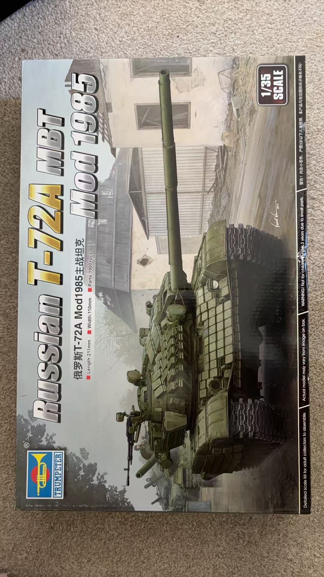 Trumpeter 09548 Russian T-72A Main Battle Tank MBT 1:35 Scale model kit