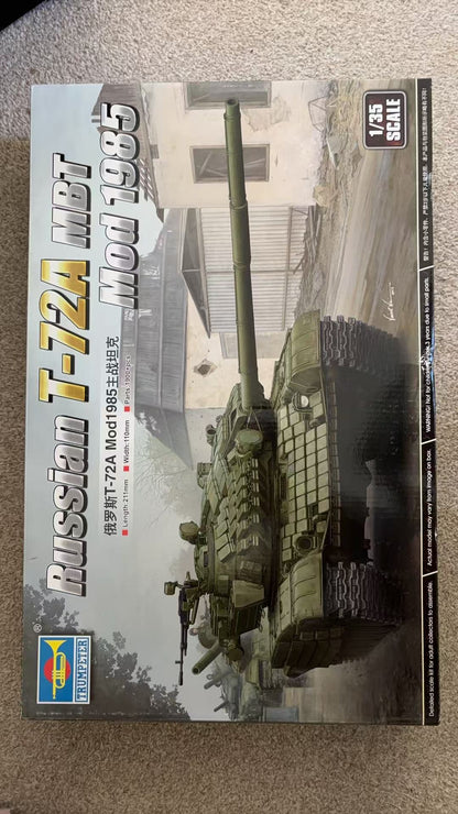 Trumpeter 09548 Russian T-72A Main Battle Tank MBT 1:35 Scale model kit