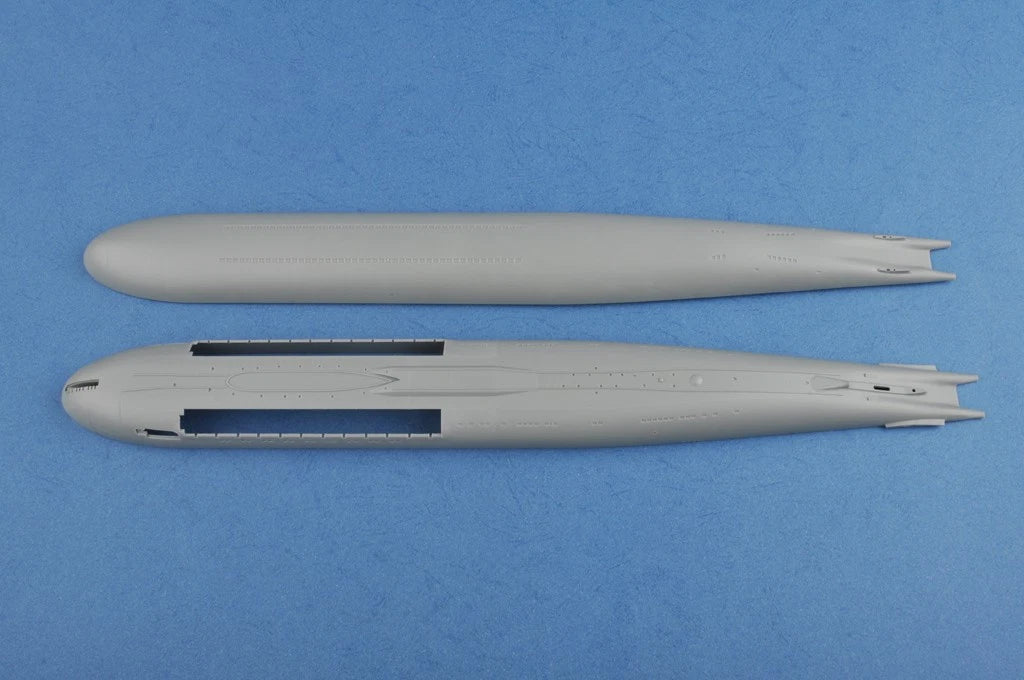 Hobbyboss 83521 1/350 Russian Navy SSGN Oscar II Kursk Cruise Missile Submarine